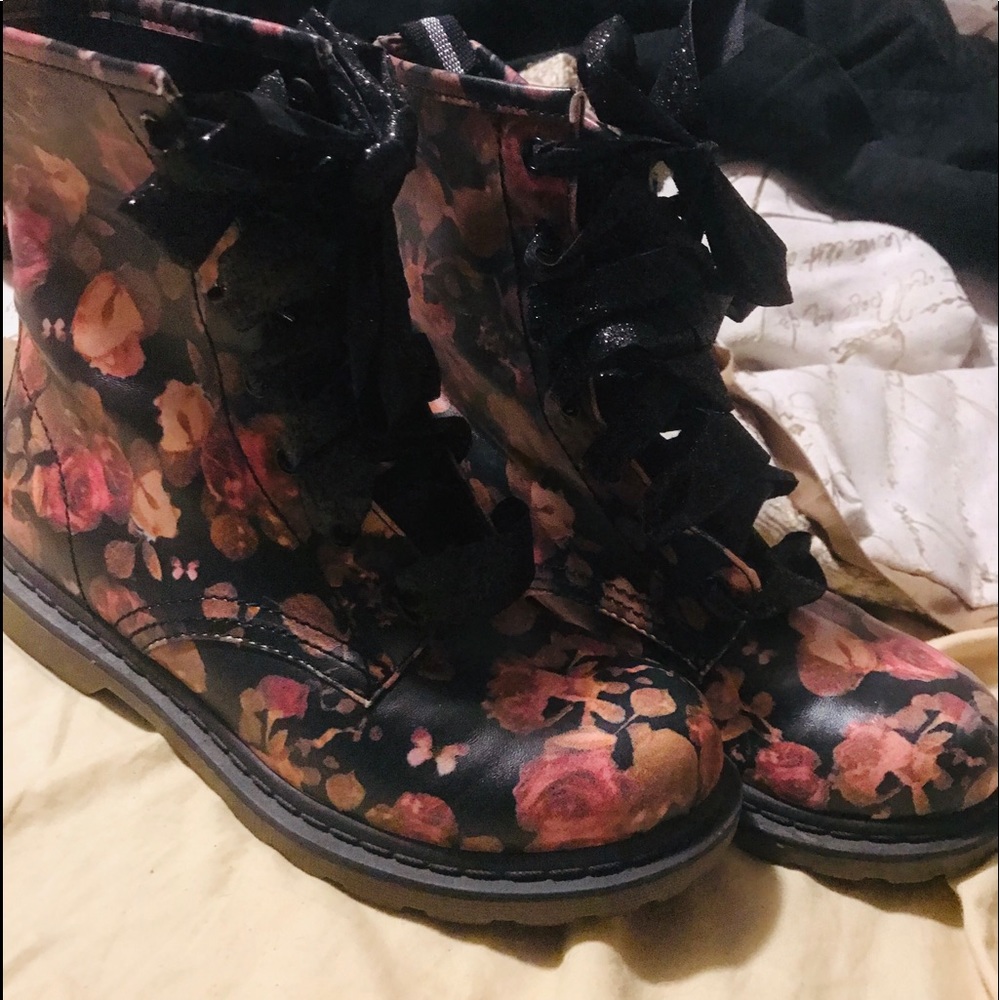 Flower combat boots